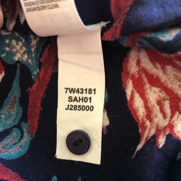 LUCKY BRAND Blouse Women's Size Medium Blue Pink Floral V-Neck Long Sleeve Top - Picture 8 of 13